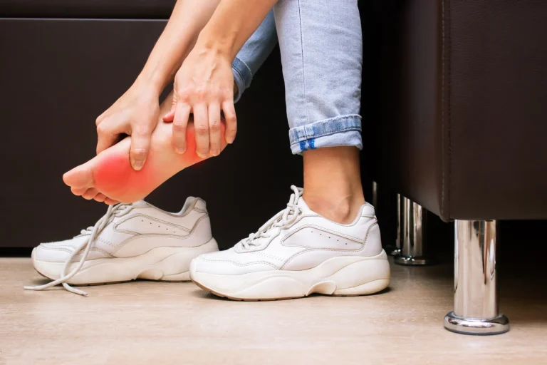 Burning Feet Syndrom: Brennende Füße erkennen und lindern